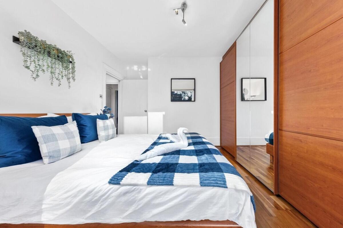Balcony Blue Theme 1 Bedroom Central London Luxury Flat Near Hyde Park! Accommodates Up To 6! Double Sofa Bed And Next To Station! Exterior foto