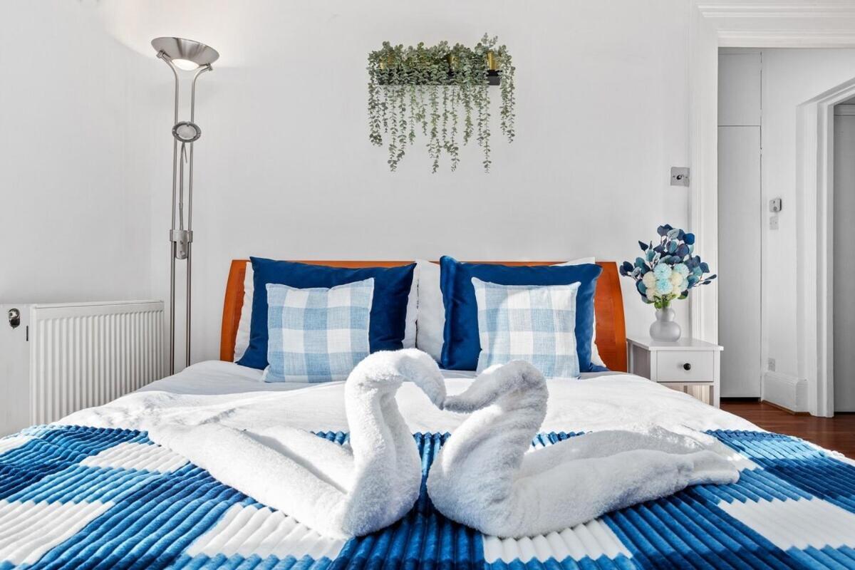 Balcony Blue Theme 1 Bedroom Central London Luxury Flat Near Hyde Park! Accommodates Up To 6! Double Sofa Bed And Next To Station! Exterior foto